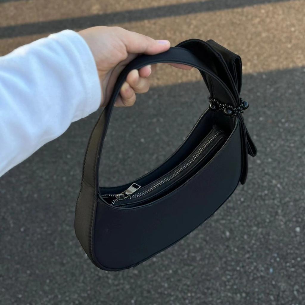Black bag women's 2023 new 2022 niche design bow crescent bag premium texture versatile handbag