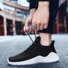2025 Herrenschuhe 2021 Douyin weißer Hintergrund schwarze Schuhe Herren Sport atmungsaktive Fliegenstrick-Mesh-Schuhe Laufschuhe 556