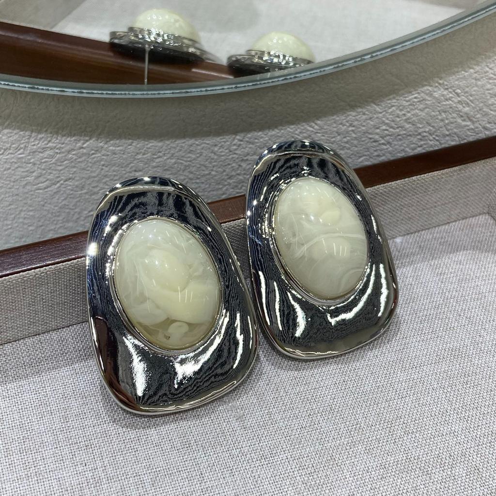 Retro Light Luxury Metal Glossy Oval Resin Gemstone Earrings Poplar Forest Fashion Temperament High-End Earrings