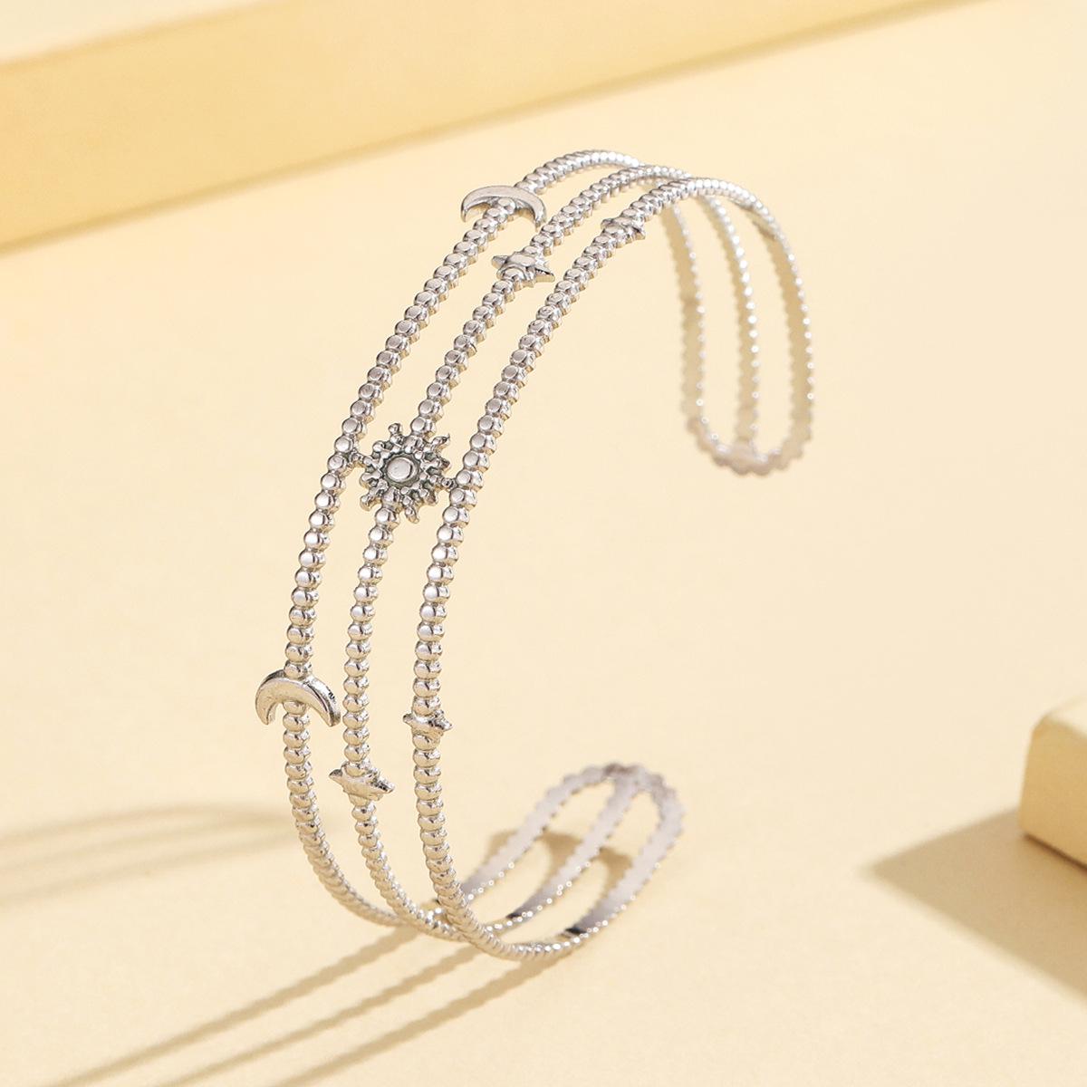 Retro Hollow Star Moon Stainless Steel Bracelet, Adjustable & Vacuum-Plated 18K Gold Jewelry.