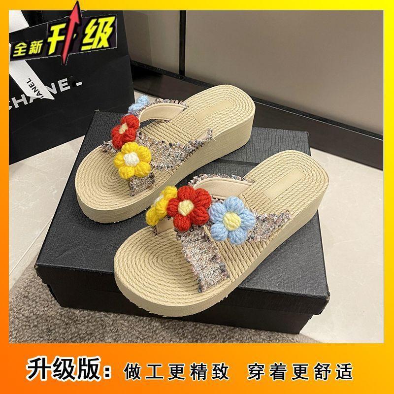 Versatile slippers women's thick-soled slope heel cool slippers seaside beach shoes women's outer wear 2025 summer new