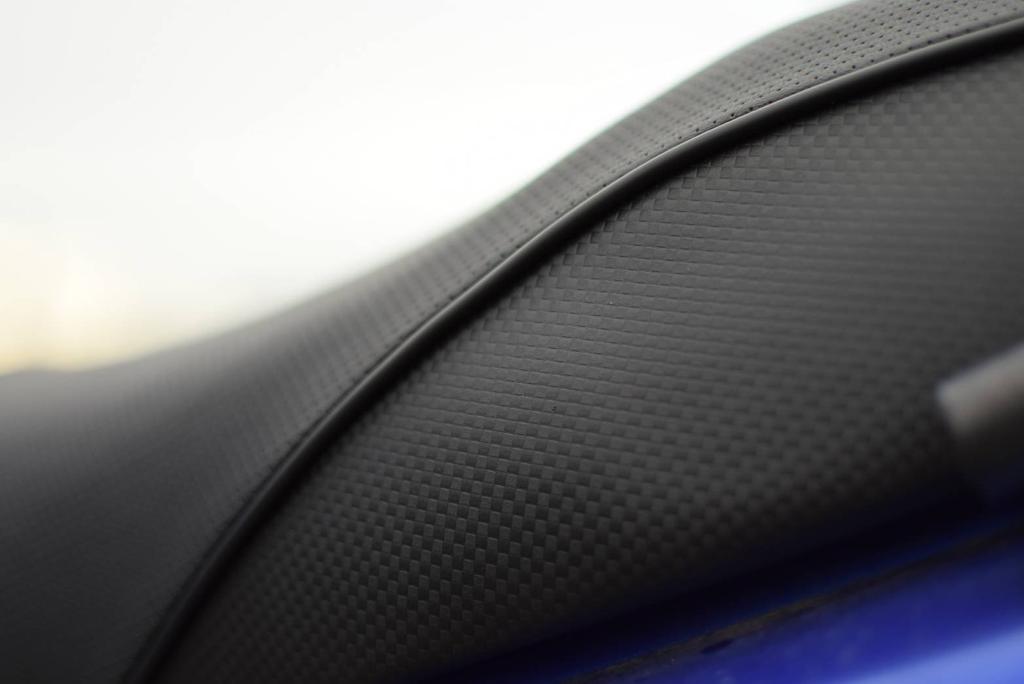 Made In Premium Embossed Fabric Custom Seat Covers for XJR400 Model In Black with a Saddle Cover Japan, (later RH02J) Carbon-look (RH02J-CR/BK).