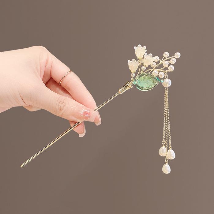 Four Seasons Chinese Tassel Hairpin: Ancient Style Hanfu with Fresh Pearl and Jiangnan Classical Cheongsam Hair Accessory