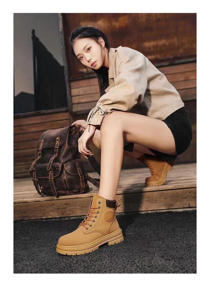 Stivali Martin Unisex Giallo Ape Grandi a Metà Polpaccio - Suola Spessa, Stile Britannico, Perfetti per l'Autunno.