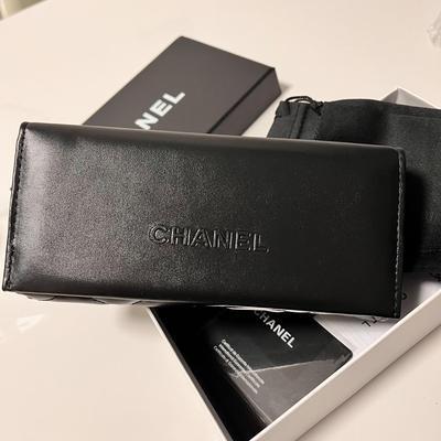 Chanel Schwarzes gestepptes PU-Leder Brillenetui, Luxuriöse Sonnenbrillen-Aufbewahrungsbox
