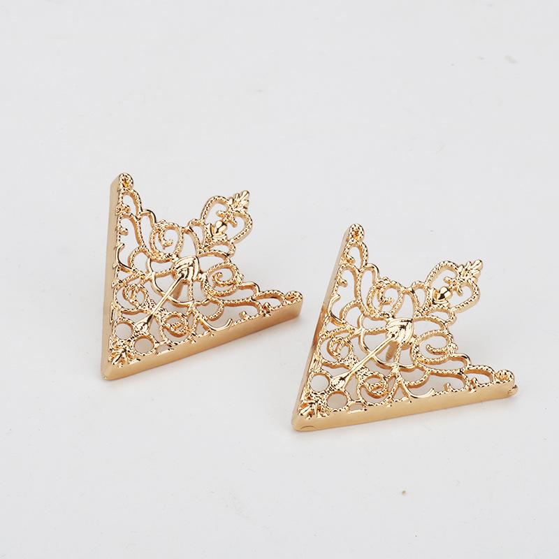 Vintage Floral Triangle Brooch Pin Elegant Hollow Crown Design for Casual Attire & Music Festivals Versatile Accessory