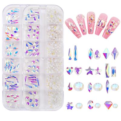 Nageldesign – Strass och nageldekorationer
