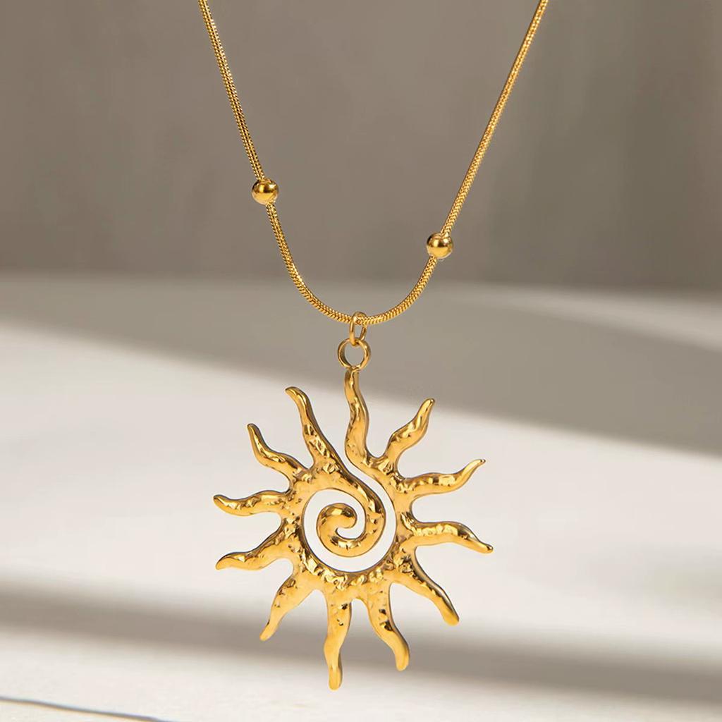 Vintage Chic Sun Shaped Pendant Stainless Steel Necklace Statement Golden Fashion Jewlery Gift