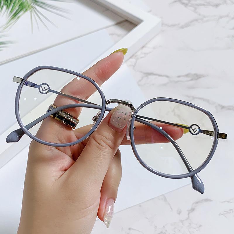Trendy Women's Anti-Blue Light Metal Eyeglass Frames - Slim, Fashionable, and Prescription-Ready.