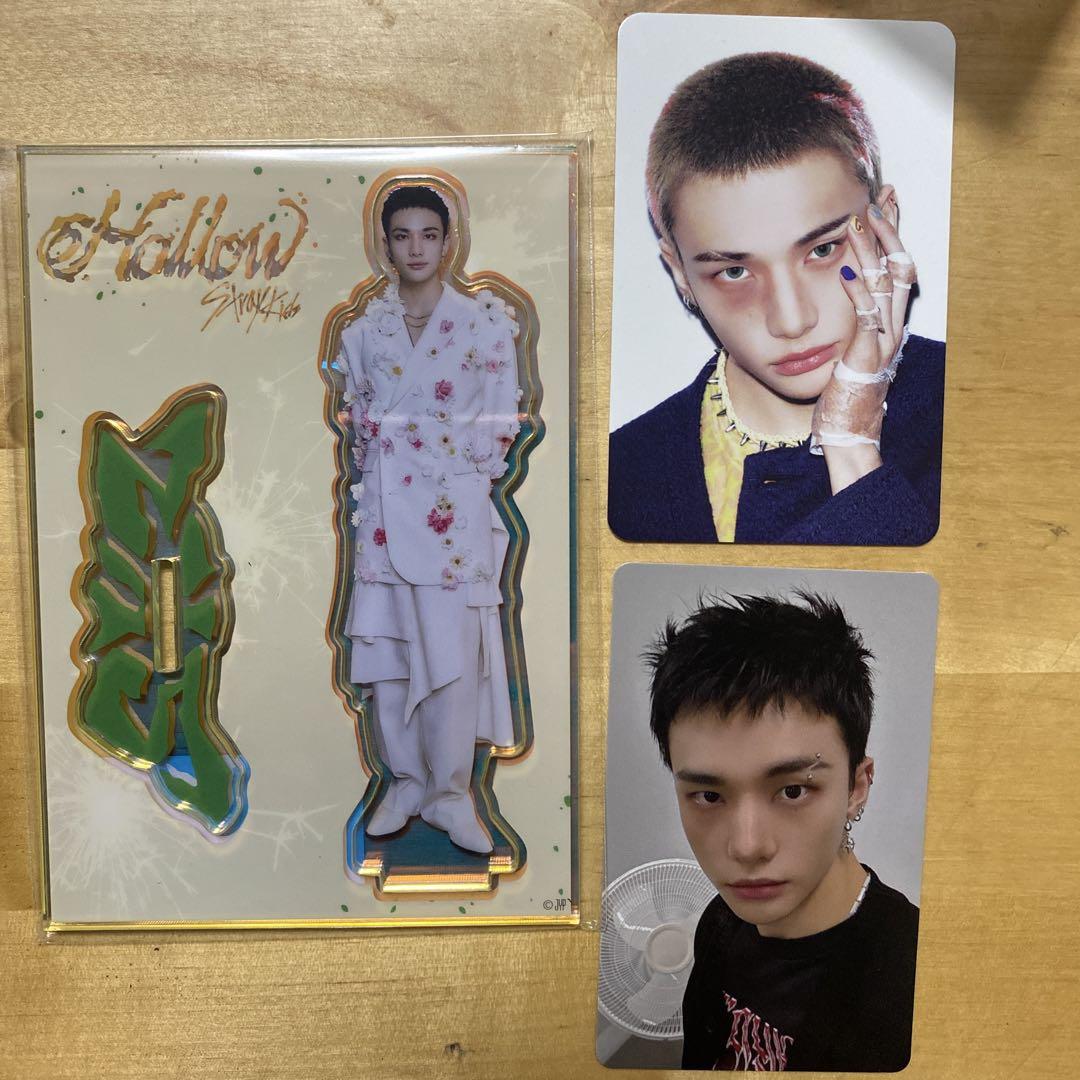 

[USED] On sale until the end of September: Stray Kids Hyunjin acrylic stand and trading card