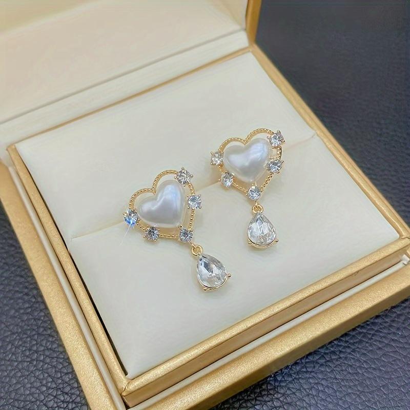 1 Pair Vintage Court Style Hollow Heart Synthetic Pearl Earrings – Ins Cold Gentle Design, Light Luxury Fashion Accessory for Prom Ball & Daily Wear
