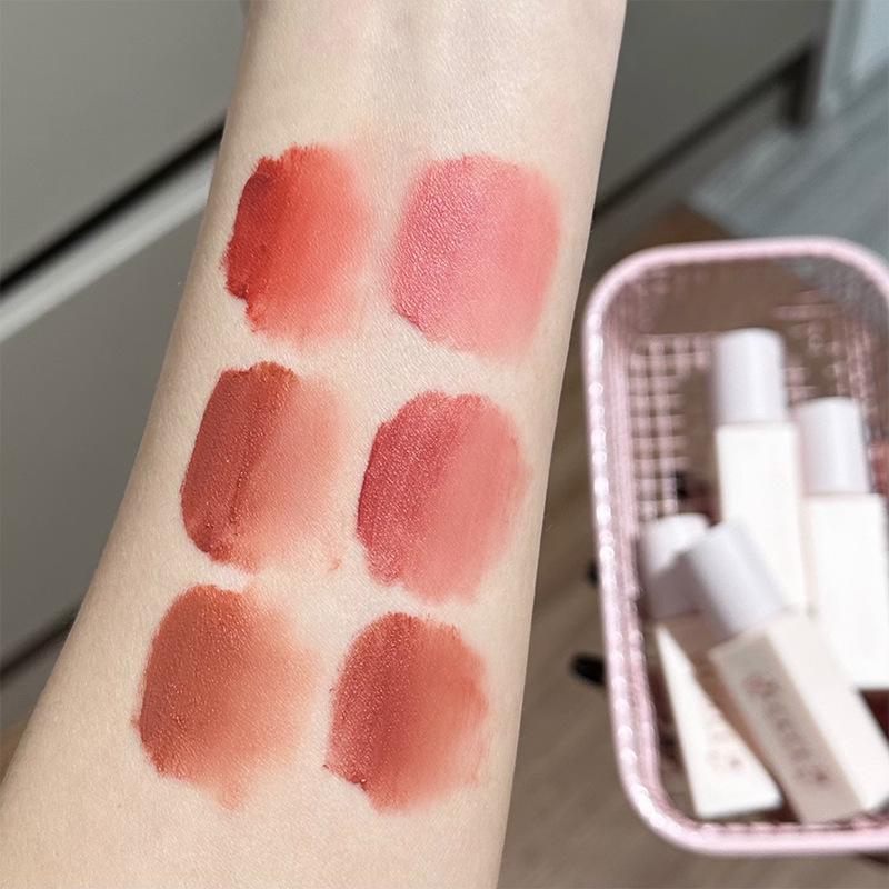 CACE Süßer Bär Cremiger Mattes Lippen-Schlamm: Hohe Pigmentierung, Nicht austrocknend, Feine Textur, Beliebte Farben.