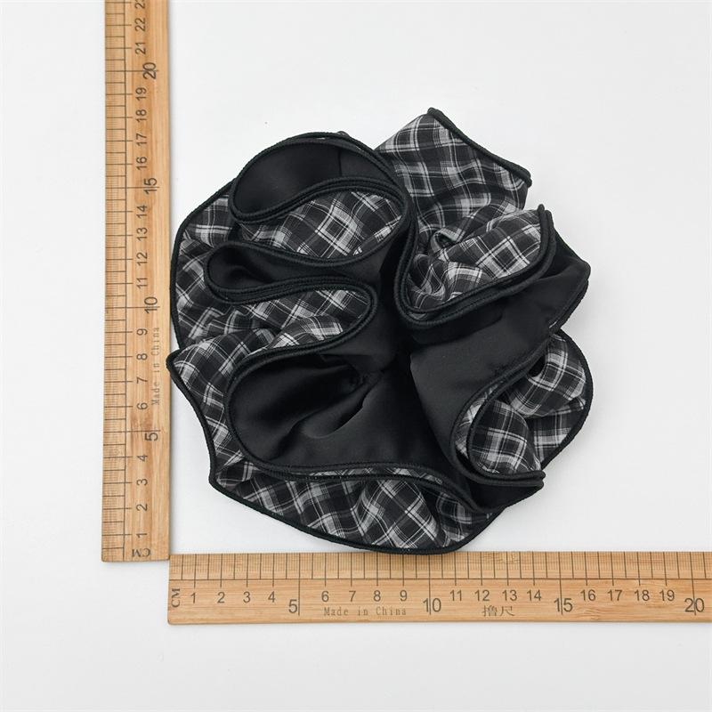Vintage Plaid Scrunchies Large Hair Tie for Women Aesthetic Casual Weekend Look Fashion Hair Accessory