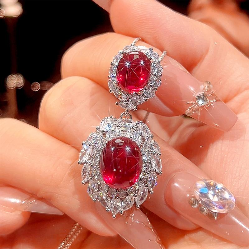 

Jewelry Simulation Red Corundum Green Chalcedony Plain Light Luxury Pendant Main Stone 10 * 12-8 * 10