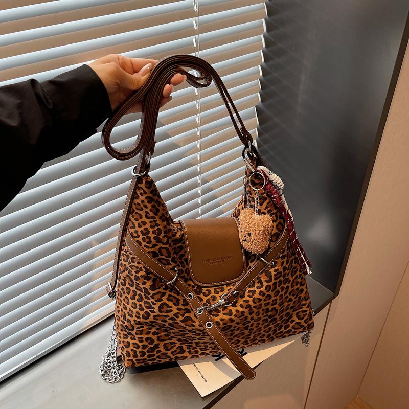 Fashion leopard print large capacity shoulder bag women's new versatile casual backpack commuting