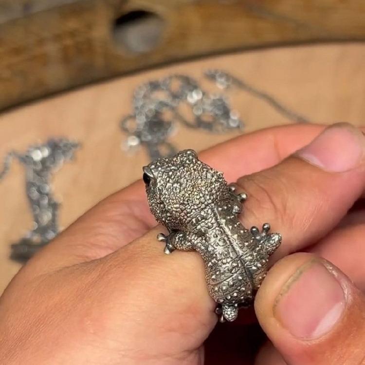 Reptile Statement Ring Adjustable Open Alloy Design, Silver Tone Lizard Jewelry for Everyday Styling, Party Accessories, and Distinctive Looks