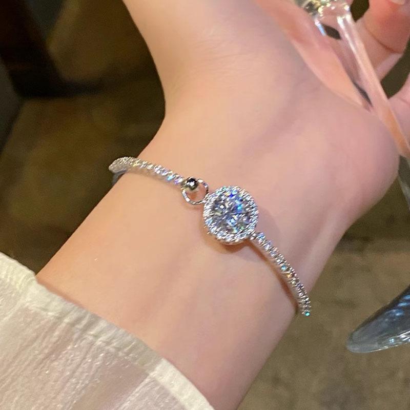 Korean-Style Versatile Pearl Bracelet for Women: Light Luxury, Exquisite, High-End Feel, Popular Beaded Bangle, Elegant Hand Jewelry.