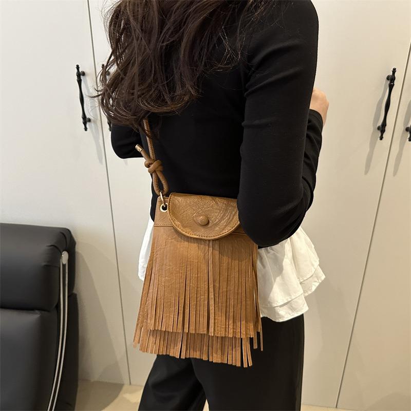 New tassel trendy retro shoulder bag new summer popular vertical casual mobile phone bag messenger bag