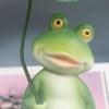 Green Umbrella Holding Frog Statue Cute Garden Animal Statue  Indoor Desktop Decorative
