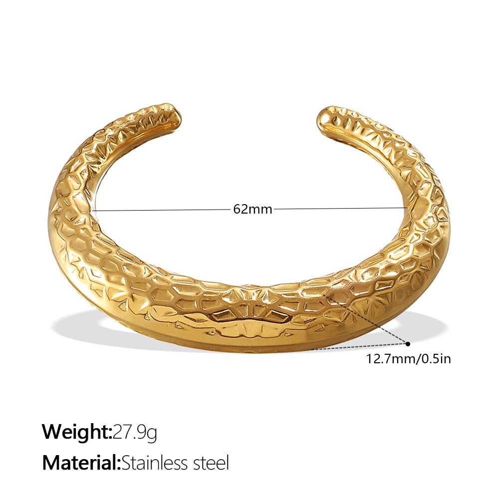 European & American Trendy 18K Gold-Plated Hammered Stainless Steel Bangle for Women