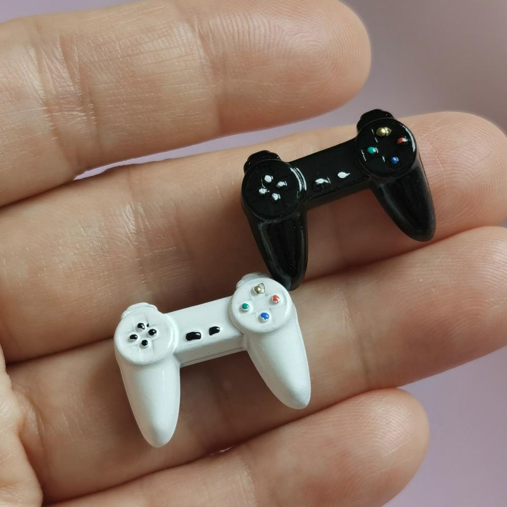Game Accessories Pocket Game Controller Model Doll House Electronic Controller Model Pet Figure