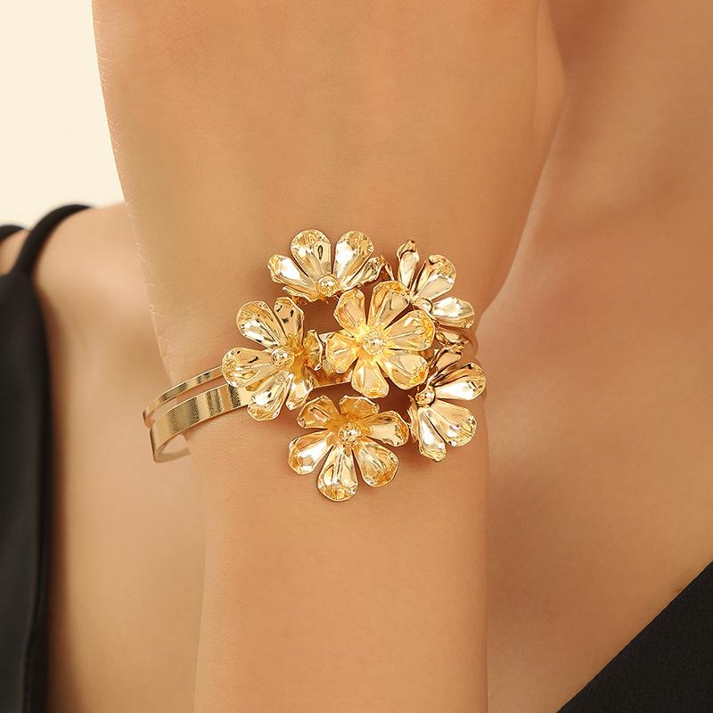 European and American jewelry fashion women's gold jewelry arm ring new retro exaggerated bohemian style bracelet