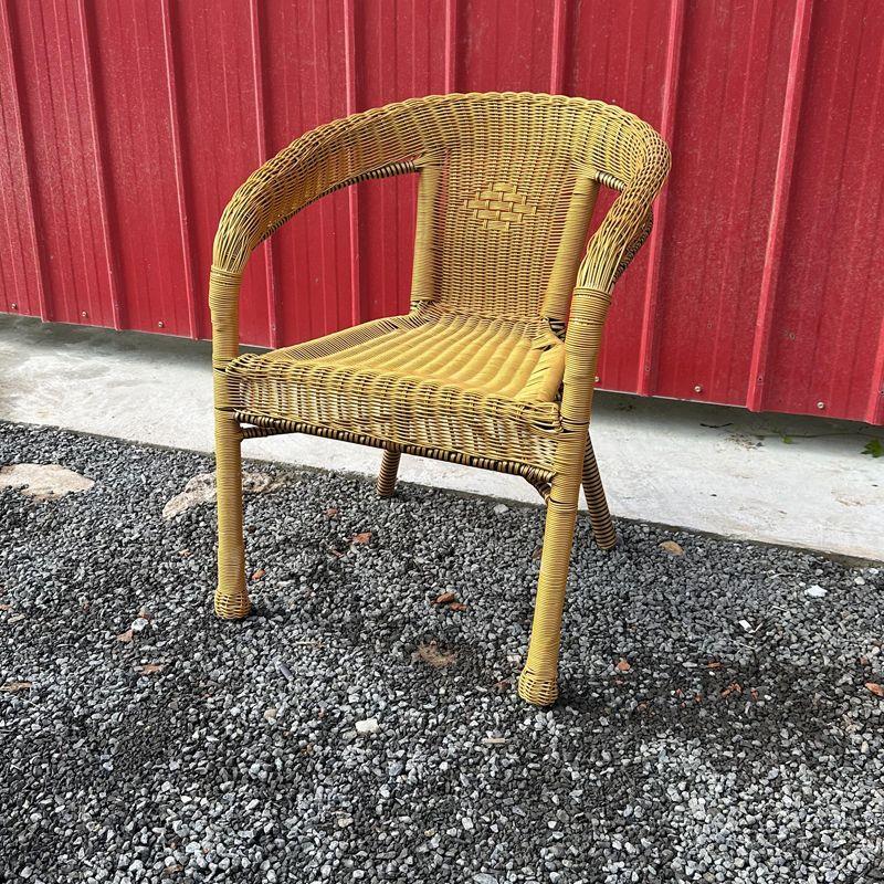 Przyjazny dla osób starszych zewnętrzny pleciony fotel rattanowy do wypoczynku i bezpieczeństwa