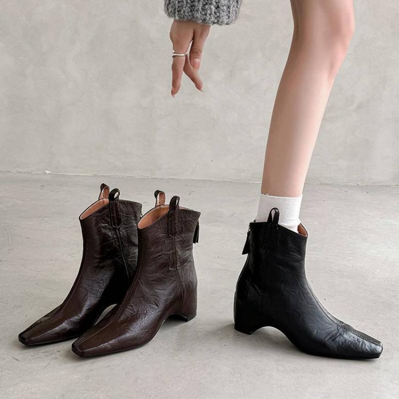 Autumn and winter leather women's leather boots versatile round head medium heel large size women's boots new rear zipper sheepskin low boots women