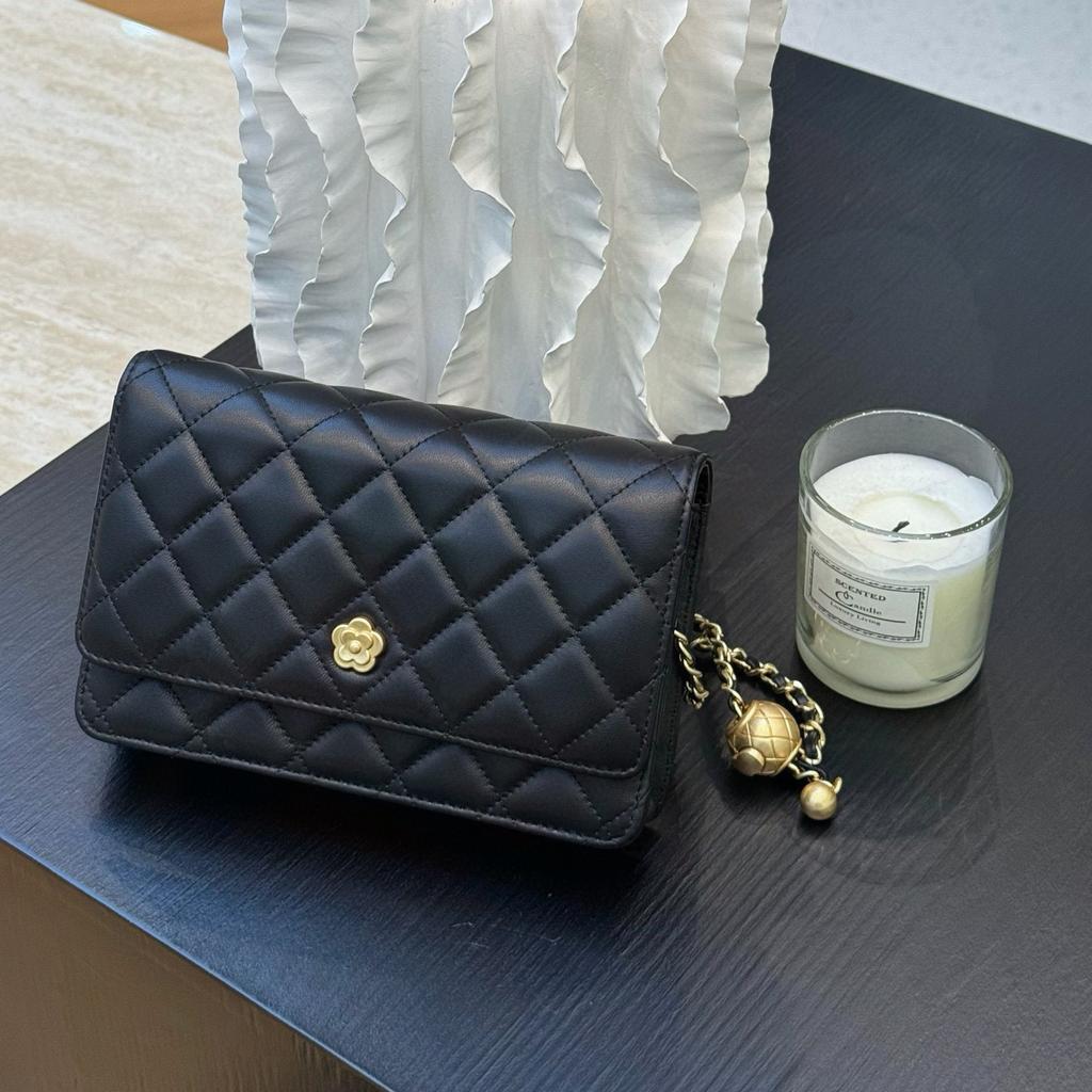 Xiaoxiangfeng camellia woc fortune bag golden ball chain shoulder messenger bag genuine leather rhombus flower small square bag female