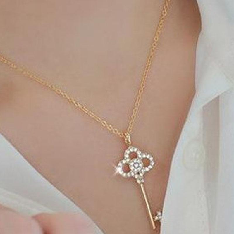 Adjustable Korean Mori Style Rhinestone Necklace for Women - Artistic and Exquisite Pendant Jewelry золотой