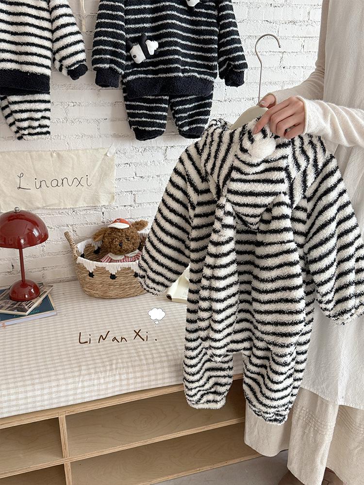 88291 Kinder Winter Gestreifter Einteiler & 25 Neue Kleine/Mittelgroße Korallenfleece Baby Warmes Set
