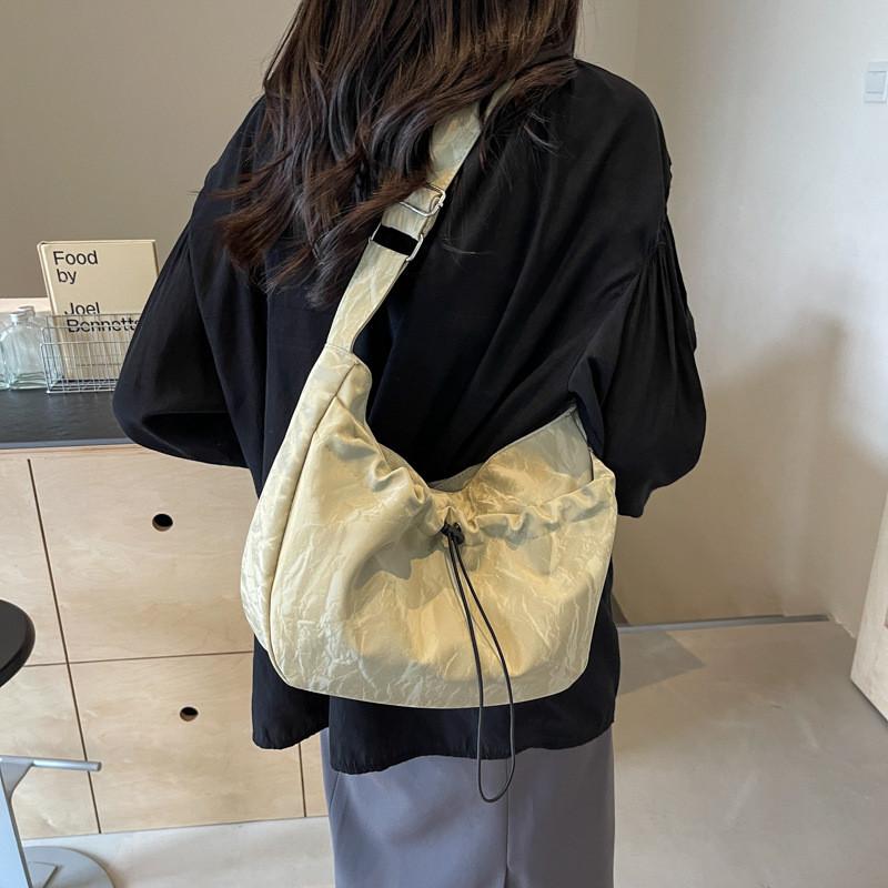 Stylish And Modern Canvas Tote Bag For Women With Large Capacity Perfect For Daily Use