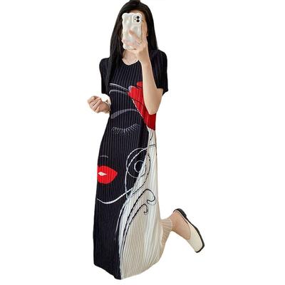 Vestido Novo Enrugado de Primavera/Verão Estampado de Gola Redonda Estilo Feminino Cobrindo a Carne Solto Comprimento Médio
