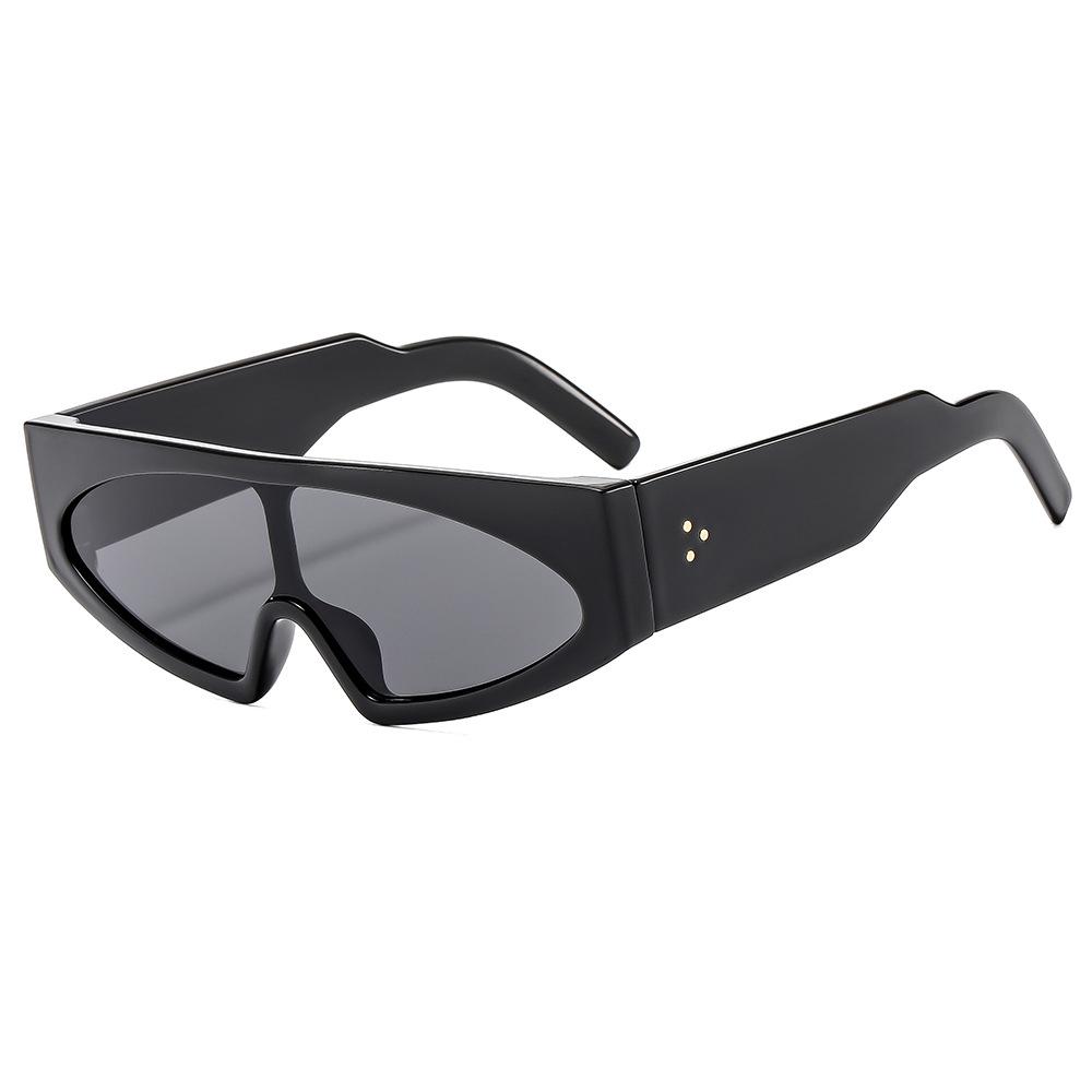 

Unique One Piece Goggle Sunglasses Women Trend Y2k Sports Sun Glasses Female Vintage Fashion Jelly Color Rivets Sunglass As shown чорний