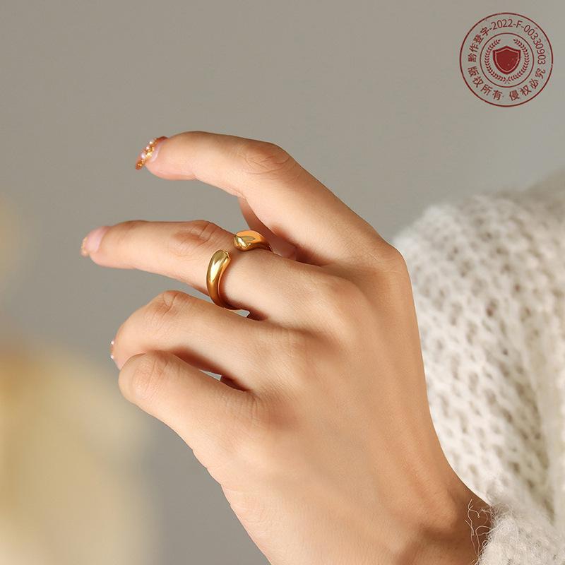 Minimalist Personalized Geometric Titanium Steel Ring, Non-Fading, Fashionable, 18K Gold-Plated, Versatile for Mix-and-Match.