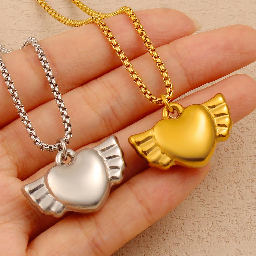 Korean Wing Heart Pendant Necklace, 18K Gold Stainless Steel Clavicle Chain, Trendy Internet Celebrity Style Jewelry
