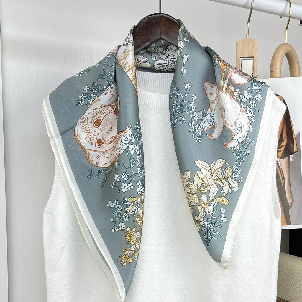 Spring And Summer Silk Chinese Square Scarves Go Out To The Street With Mulberry Silk Silk Scarves With Fresh Green Silk Scarves And Shawls.