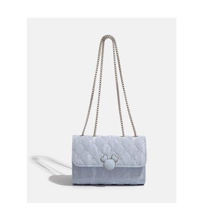 Una Borsa a Tracolla Singola Elegante e Versatile con Una Catena a Forma di Diamante