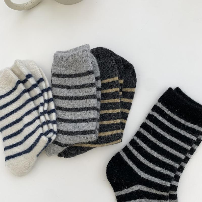 20% Kaninchenhaar Damen Socken Lässig Gestreift Kaschmirwolle Lange Socken Damen Winter Dick Warm Streetwear Thermische Socken Geschenke