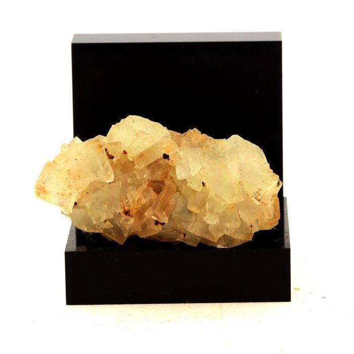 Pierres et Minéraux. Fluorite. 142.0 ct. Fontsante Mine, Var, France.