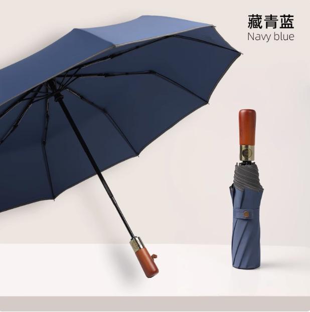 Reflektierender Streifen hochdichtes Gewebe automatischer 10-Speichen-Mattschirm mit Holzgriff dreifach faltbarer Schirm Business einfacher Schirm