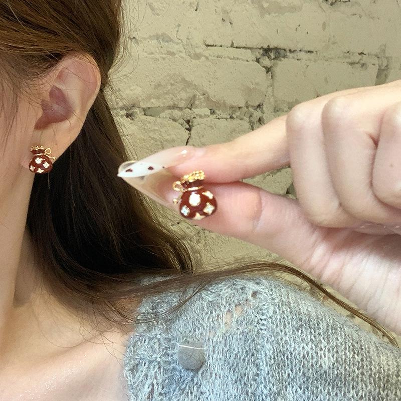 Exquisite Red Lucky Bag Silver Needle Earrings - Light Luxury and Retro Chic.