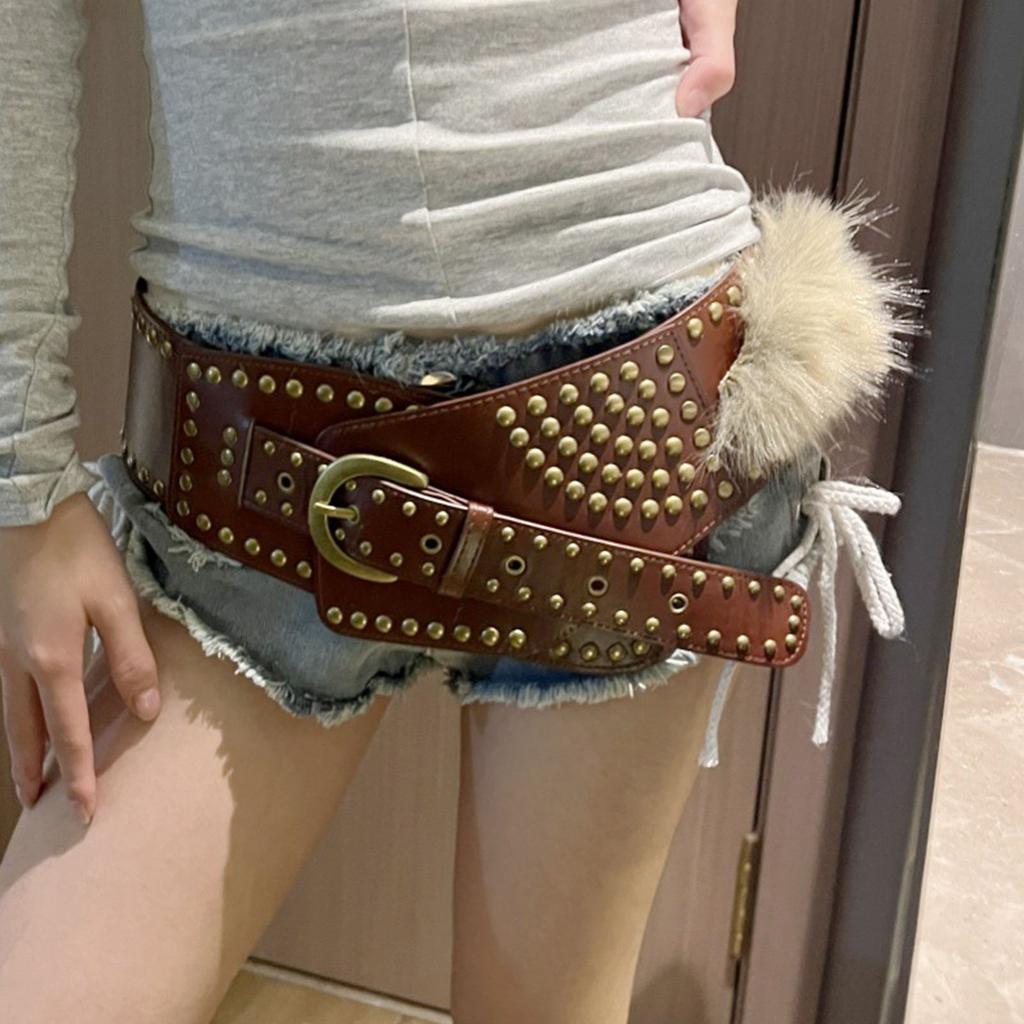 Cós Elegante para Mulheres de Pelúcia Luxuosa Cor Maillard Cinto Retro Estiloso Punk com Tachas