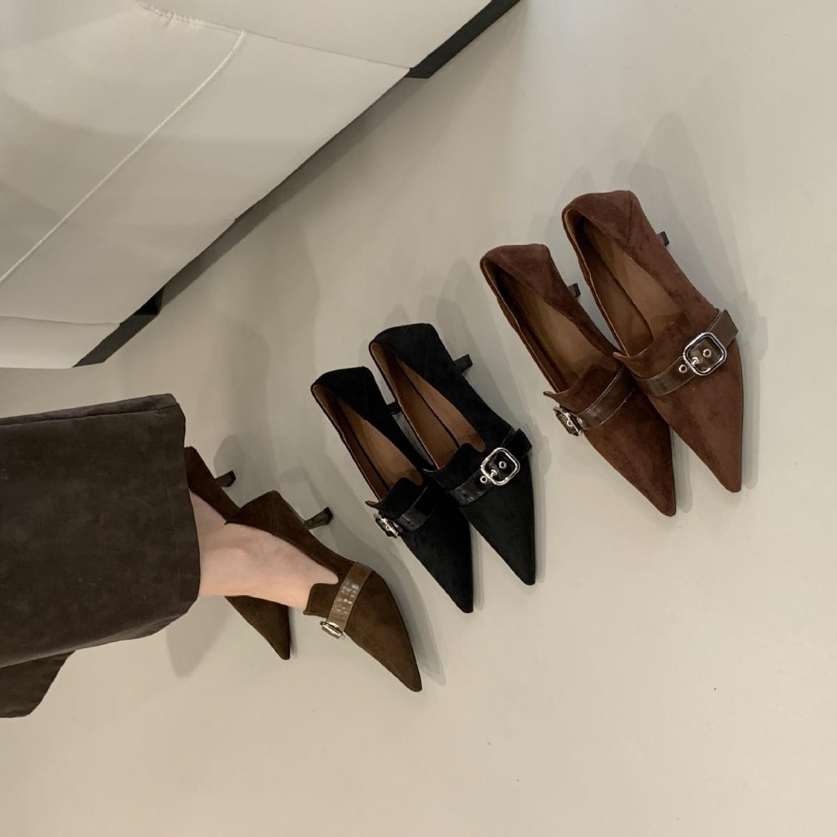 

2025 новые остроносые тонкие туфли на высоком каблуке с неглубоким вырезом, универсальные, с пряжкой на ремне, для работы и повседневной носки, женские туфли-лодочки 39 коричневый