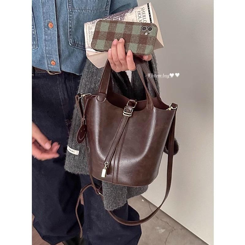 Casual Commuter Bucket Bag Autumn and Winter New Retro Messenger Bag Retro Large-capacity Portable Shoulder Bag Women