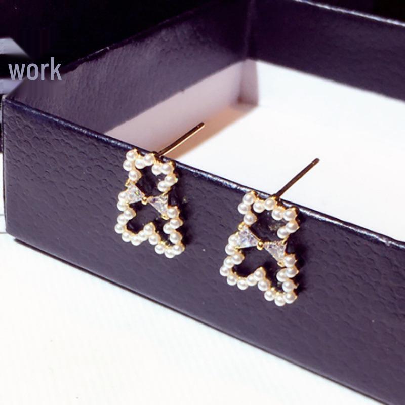 Chic Diamond-Studded Bear Pendant Earrings - Elegant and Fashionable for Women