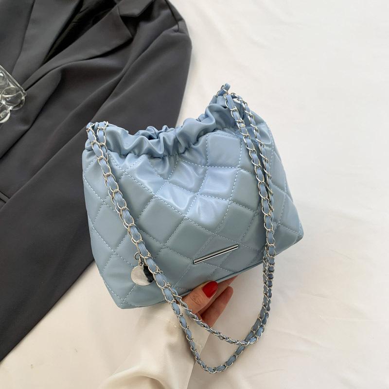 Dieses Jahr, die beliebte kleine Tasche Damen 2025 neue Sommer Nische Design Diamantkette Umhängetasche Textur Bucket Bag