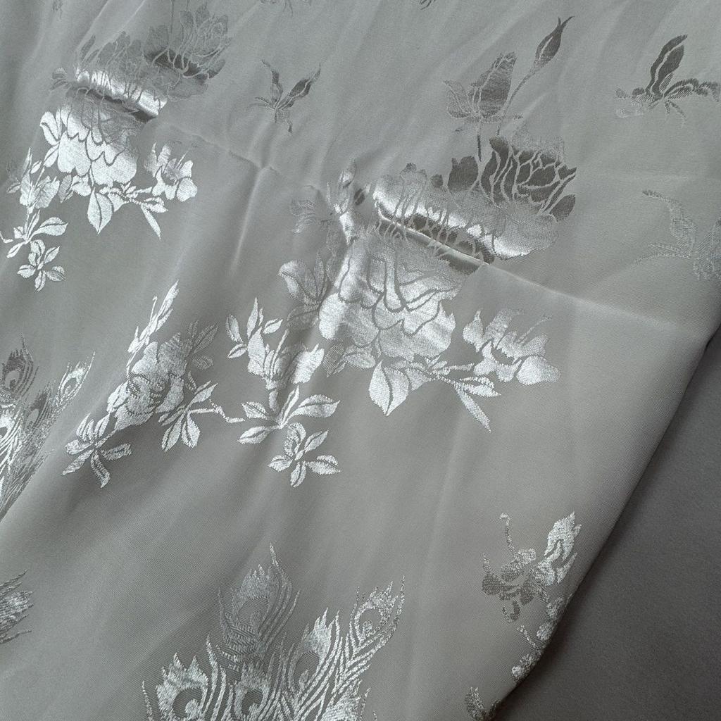 This White Heavy-weight Peacock and Peony Jacquard Fabric Can Be Used for Wedding Dresses Formal Gowns Designer Clothing Fabrics