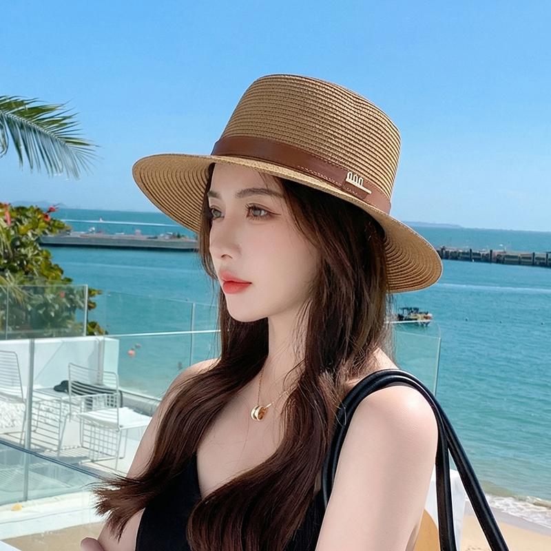 Summer beach trip sun hat for women with a high-end feel, straw woven large brim sun hat, French flat top grass hat