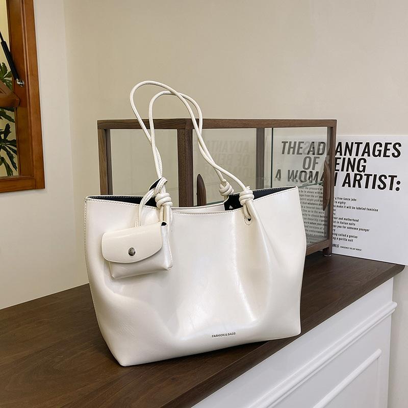 

Premium retro large-capacity tote bag leisure bag new commuter shoulder fashion underarm bag tide бежевий